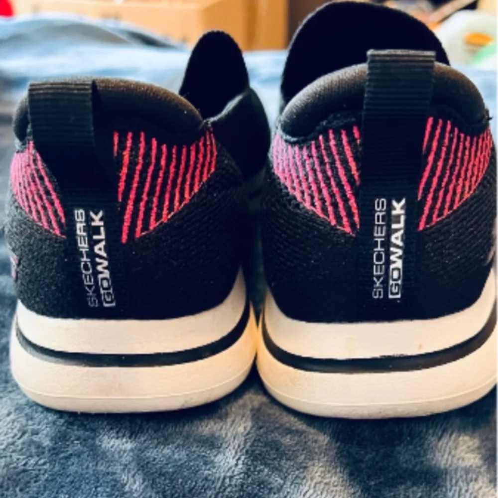 Sketchers GO Walk Shoes 9 - Picture 4 of 5